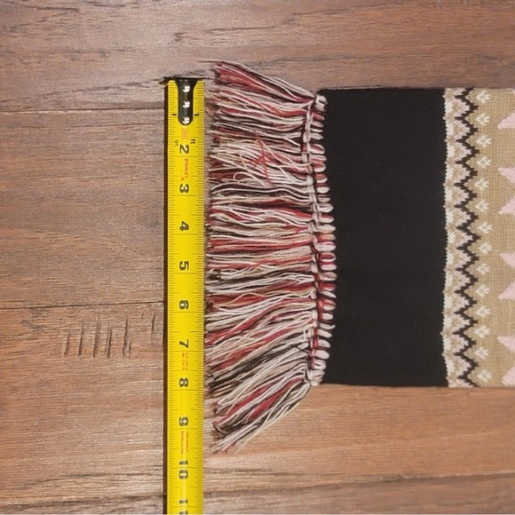 Chic Patterned Scarf with Fringe - Picture 5 of 7